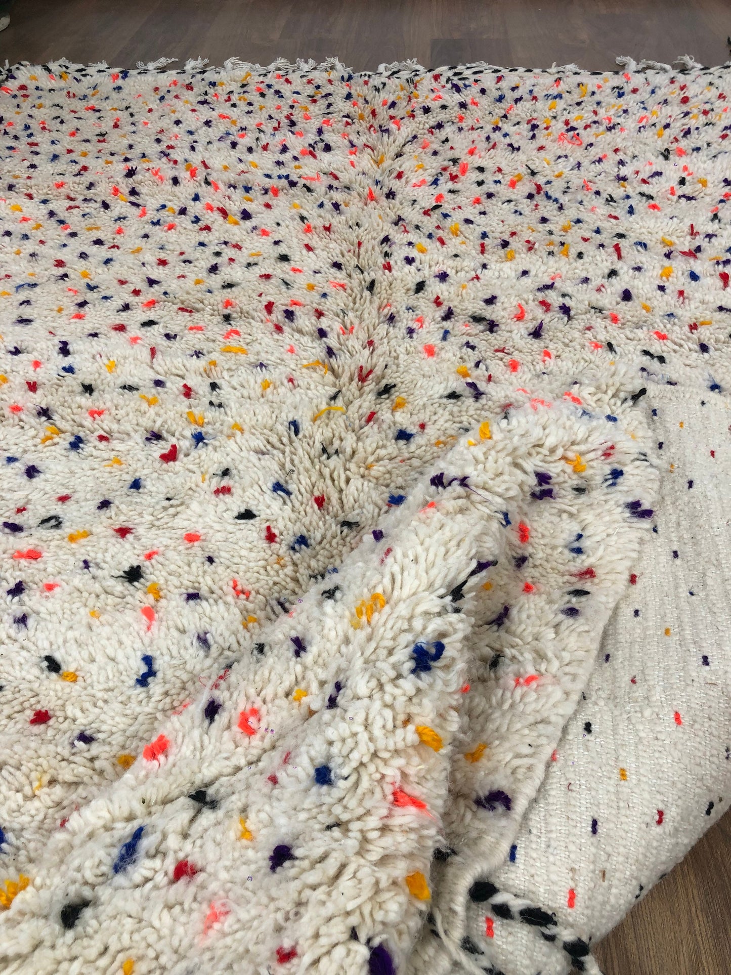 Custom Handmade Moroccan White Wool & Colorful Dots Beni Ouarian Rug - MarrakeshLoom