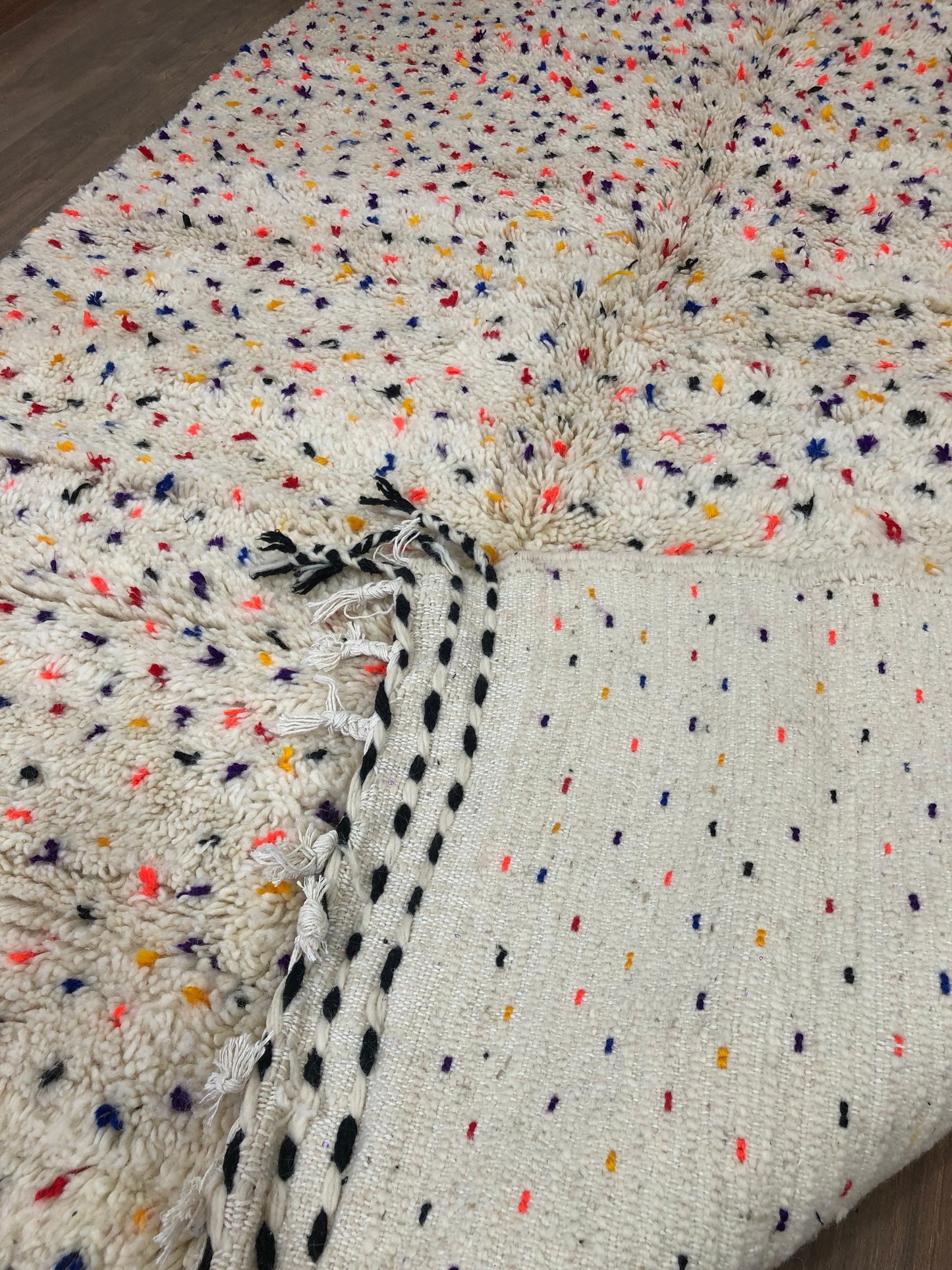 Custom Handmade Moroccan White Wool & Colorful Dots Beni Ouarian Rug - MarrakeshLoom