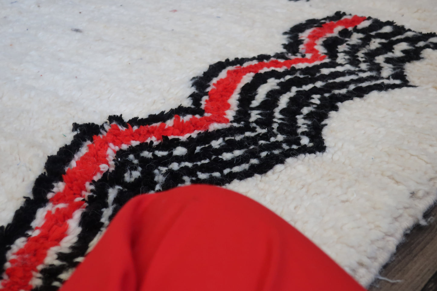 Moroccan Berber Azilal Rug "Zara" - 7.80 FT x 4.92 FT ( 238 CM x 150 CM ) - MarrakeshLoom