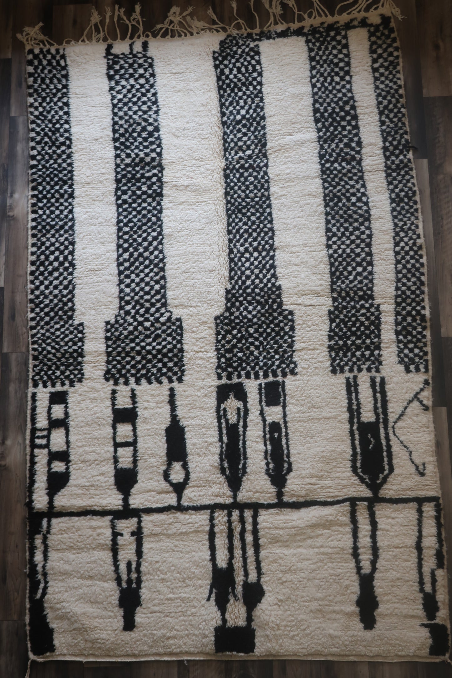 Moroccan Berber Azilal Rug "Ania" - 8.10 FT x 4.92 FT ( 247 CM x 150 CM ) - MarrakeshLoom