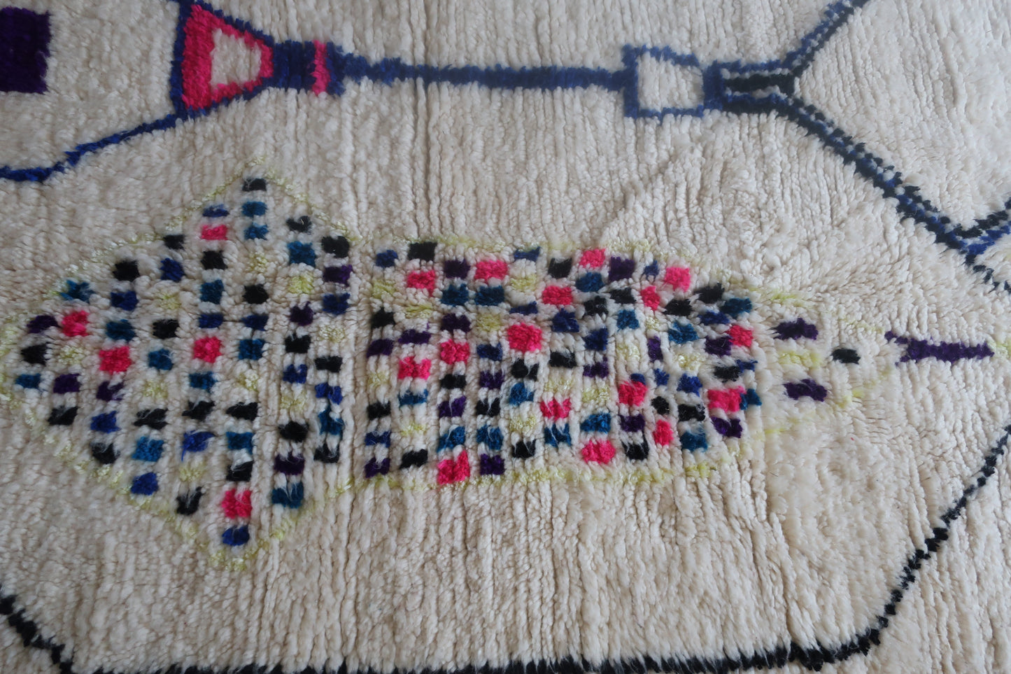 Moroccan Berber Azilal Rug "Siline" - 8.33 FT x 5.74 FT ( 254 CM x 175 CM ) - MarrakeshLoom