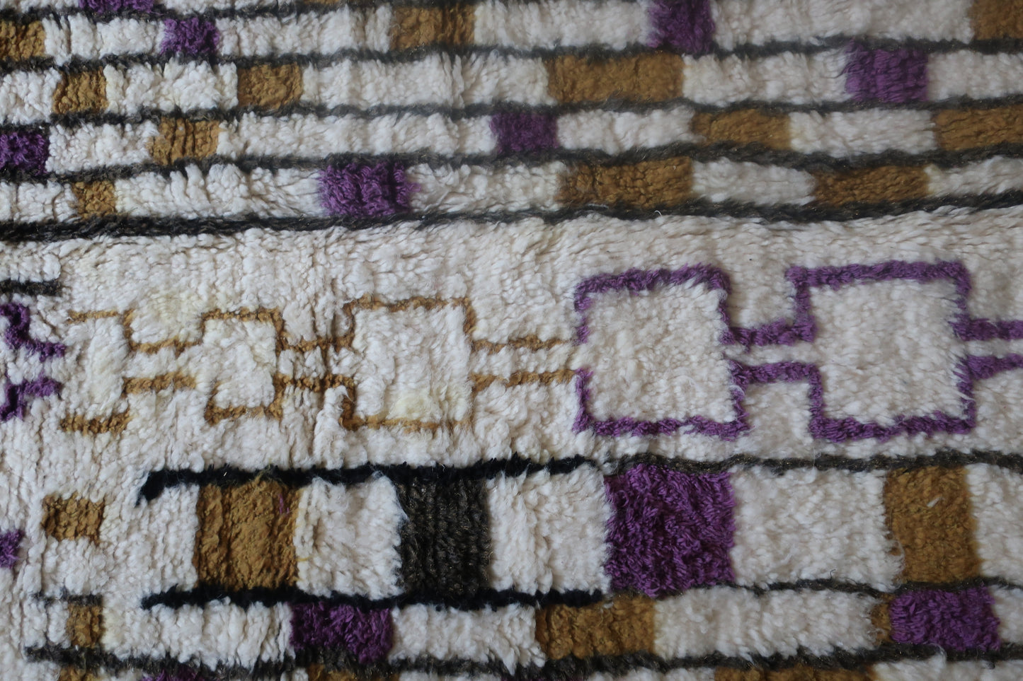 Moroccan Berber Azilal Rug "Hayda" - 7.51 FT x 4.65 FT ( 229 CM x 142 CM ) - MarrakeshLoom