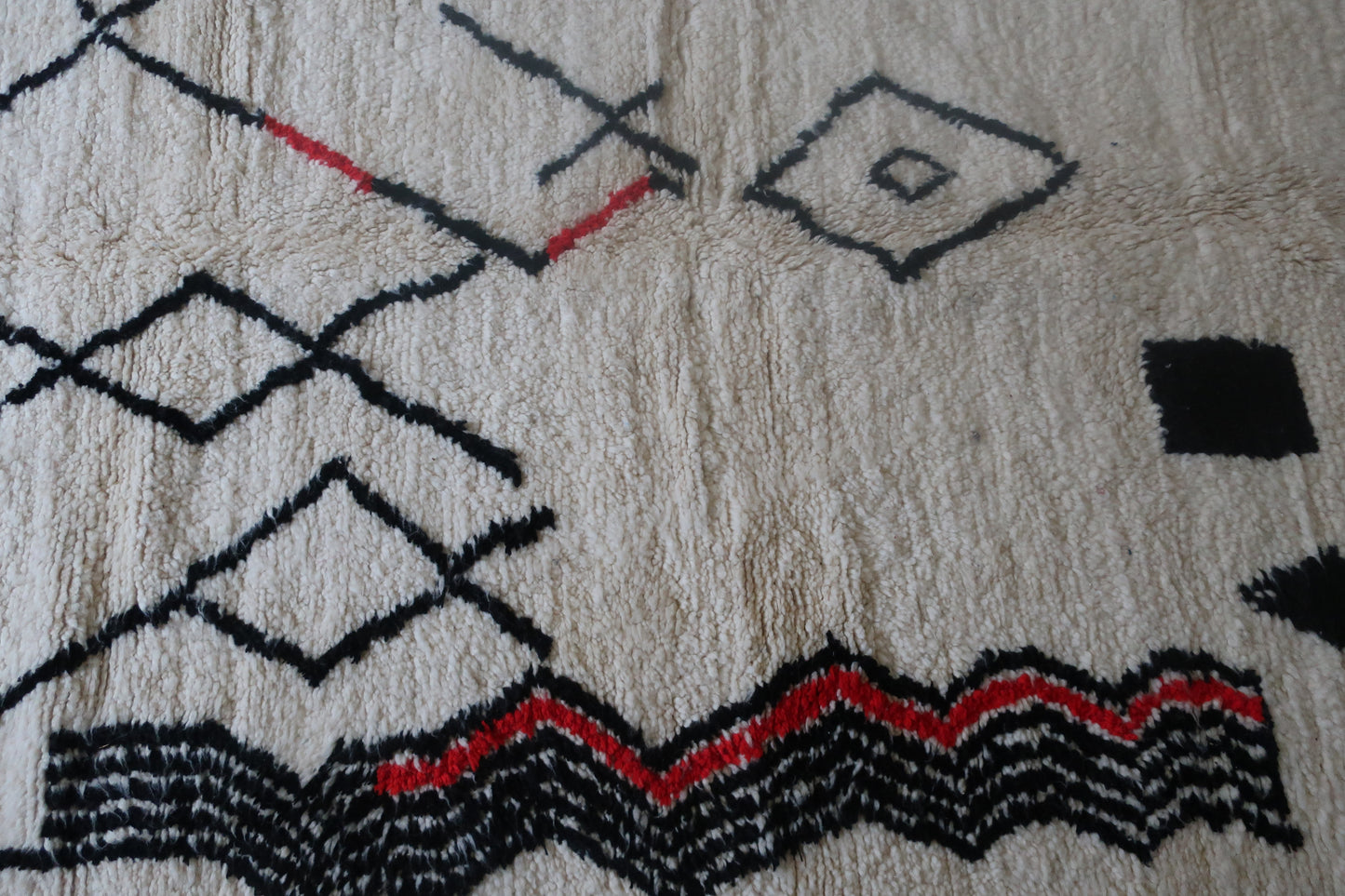 Moroccan Berber Azilal Rug "Zara" - 7.80 FT x 4.92 FT ( 238 CM x 150 CM ) - MarrakeshLoom