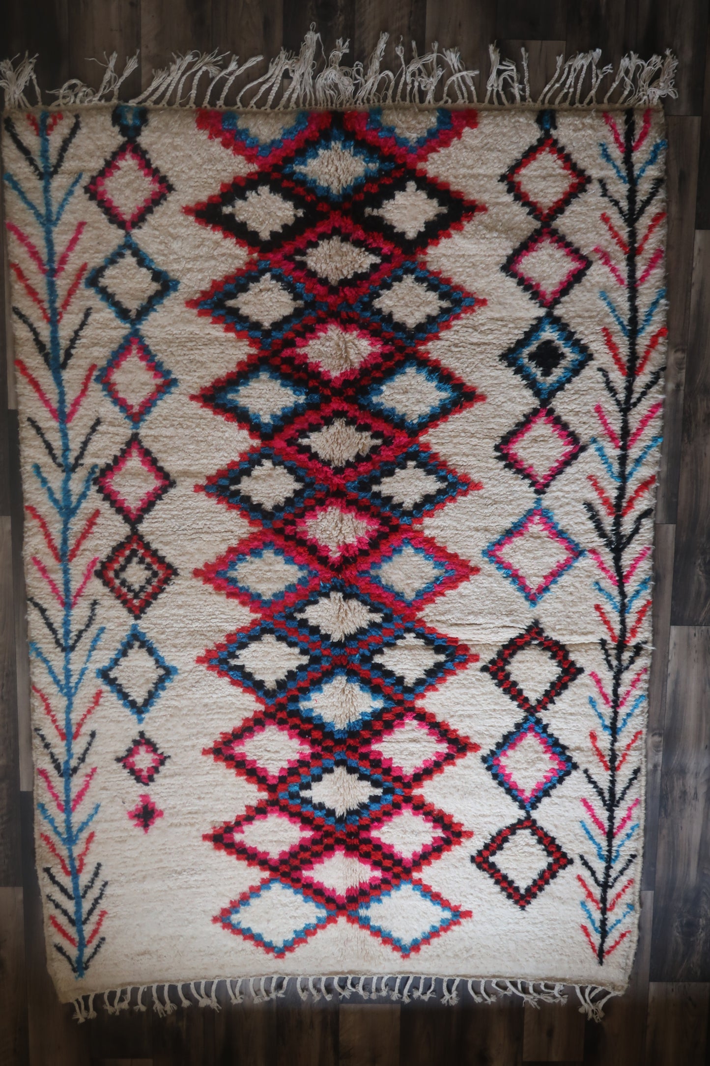 Moroccan Berber Azilal Rug "Dihya" - 7.64 FT x 5.24 FT ( 233 CM x 160 CM ) - MarrakeshLoom