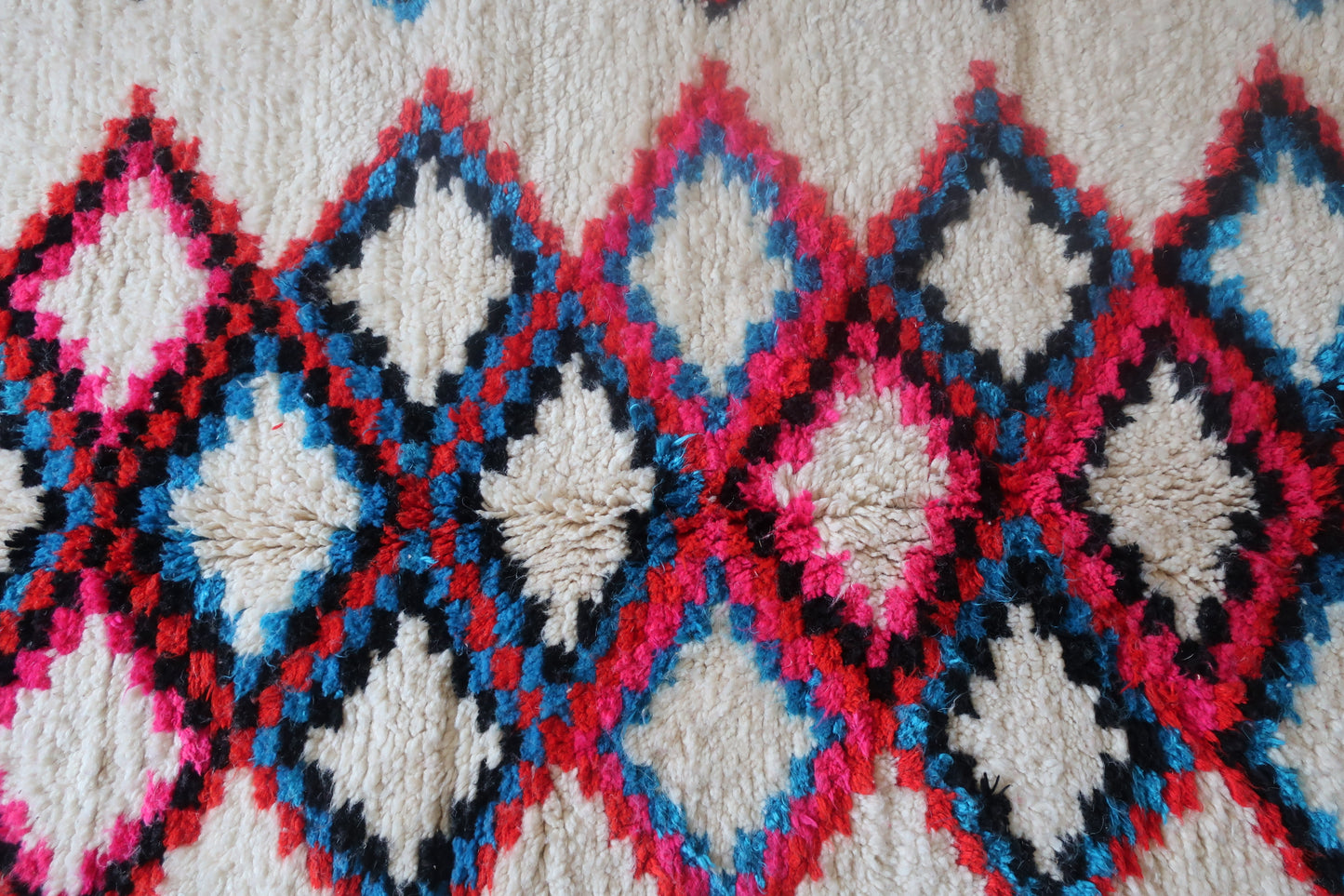 Moroccan Berber Azilal Rug "Dihya" - 7.64 FT x 5.24 FT ( 233 CM x 160 CM ) - MarrakeshLoom