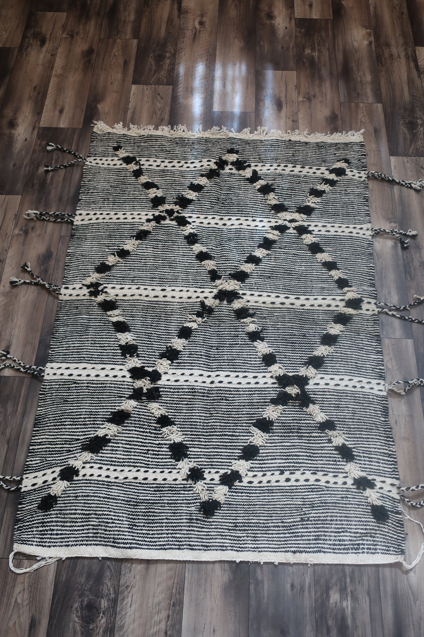 Moroccan Zanafi Kilim Rug "Zelda", 4.79 x 3.31 FT ( 146 x 101 CM) - MarrakeshLoom
