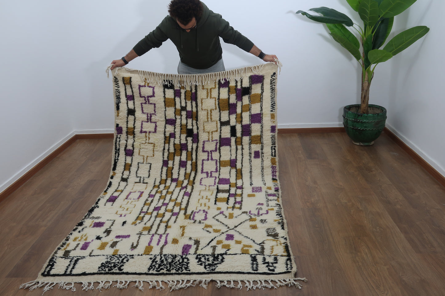 Moroccan Berber Azilal Rug "Hayda" - 7.51 FT x 4.65 FT ( 229 CM x 142 CM ) - MarrakeshLoom