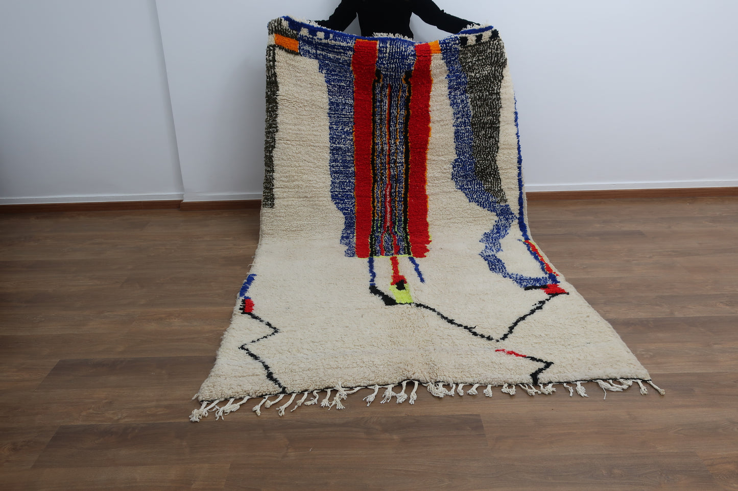 Moroccan Berber Azilal Rug "Baya" - 8.20 FT x 4.95 FT ( 250 CM x 151 CM ) - MarrakeshLoom