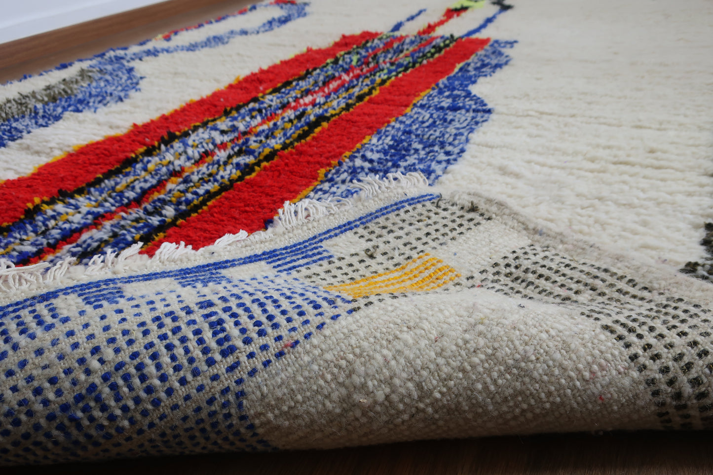 Moroccan Berber Azilal Rug "Baya" - 8.20 FT x 4.95 FT ( 250 CM x 151 CM ) - MarrakeshLoom