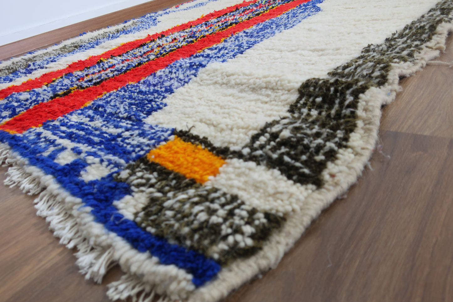 Moroccan Berber Azilal Rug "Baya" - 8.20 FT x 4.95 FT ( 250 CM x 151 CM ) - MarrakeshLoom