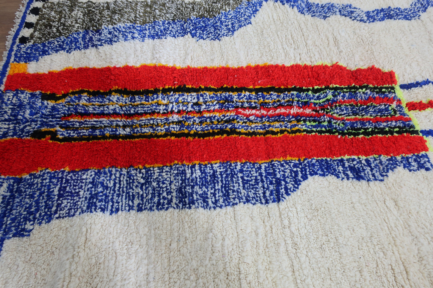 Moroccan Berber Azilal Rug "Baya" - 8.20 FT x 4.95 FT ( 250 CM x 151 CM ) - MarrakeshLoom