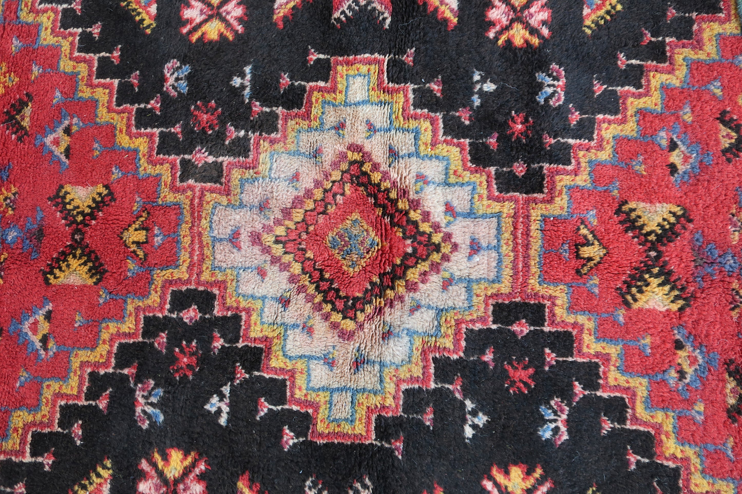 Vintage Handmade Moroccan Berber Wool Taznakht area rug , 6.16 FT x 3.83 FT ( 188 Cm x 117 Cm ) Authentic handwoven carpet - MarrakeshLoom