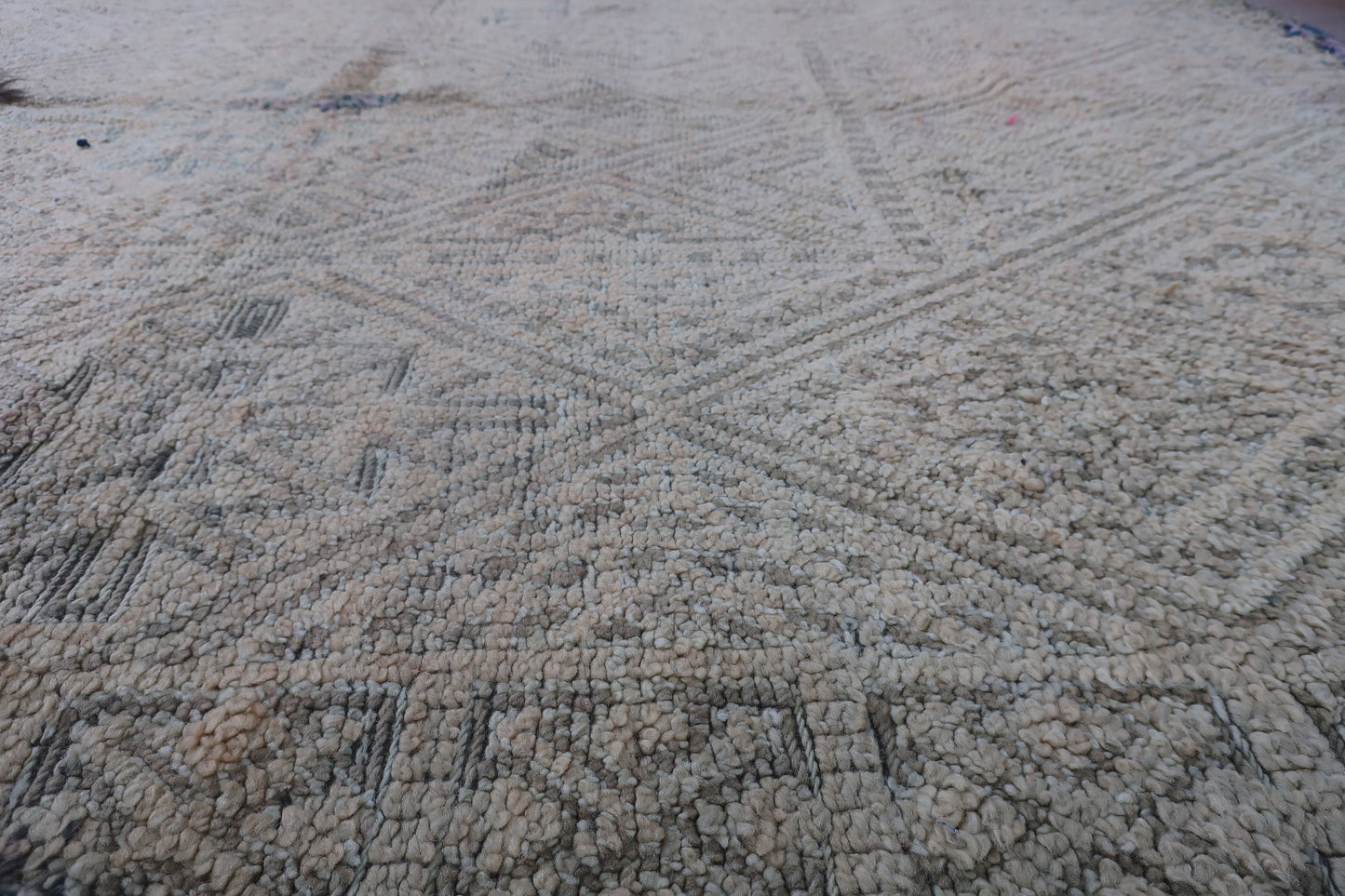 Vintage Moroccan Boujaad wool Rug -7.87 FT × 6.36 FT ( 240 CM × 194 CM ) , Authentic handwoven carpet - MarrakeshLoom
