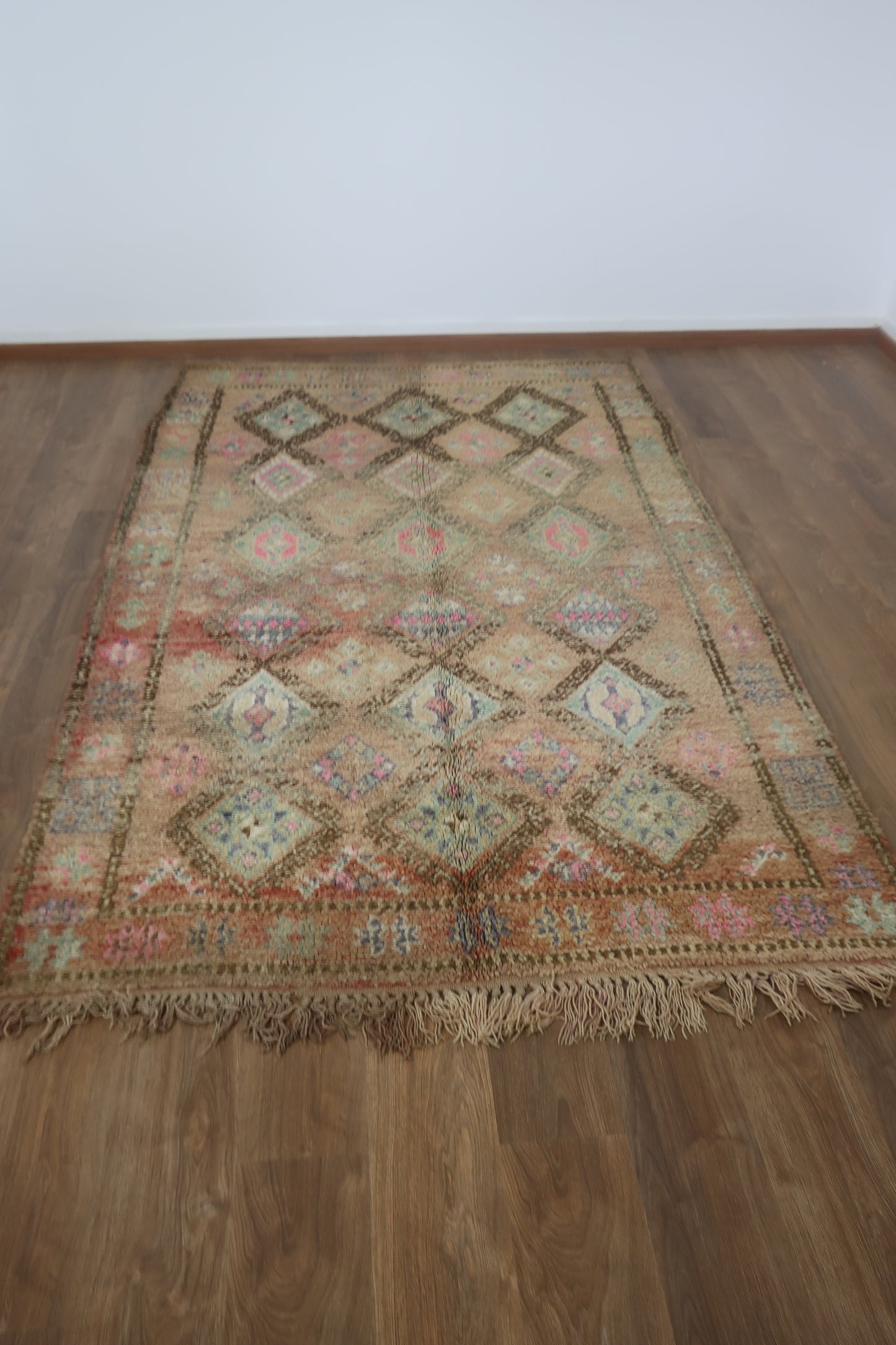 Vintage Moroccan Berber wool Rug - 9.08 FT × 5.44 FT ( 277 CM × 166 CM ) , Authentic handwoven carpet - MarrakeshLoom