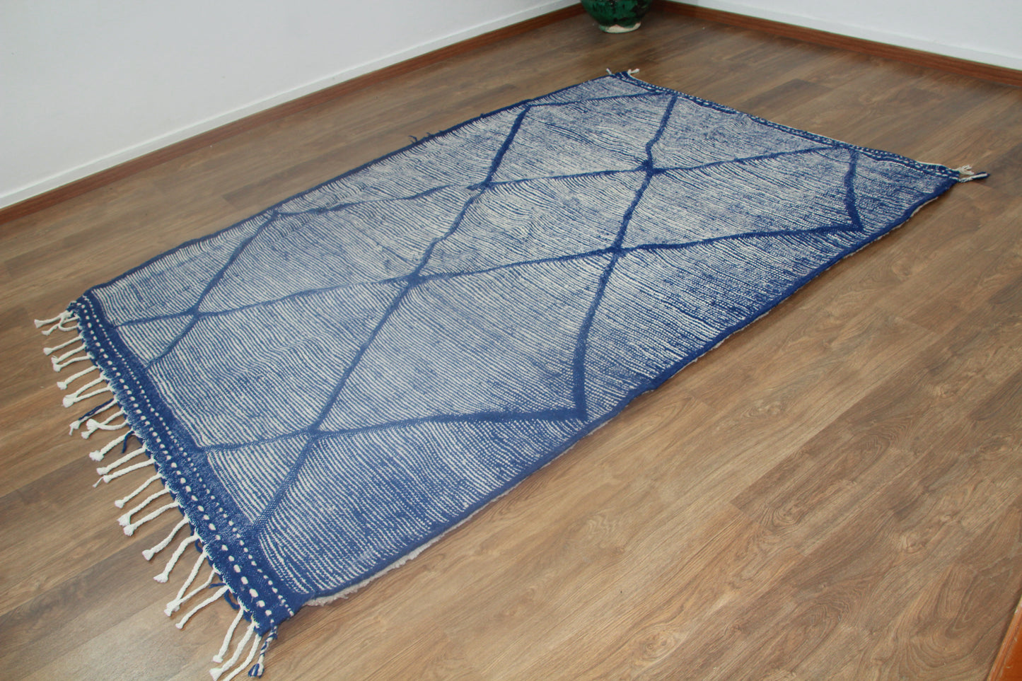 Handmade Moroccan Berber Beni Ourain Rug - 8.07 FT x 5.24 FT ( 246 Cm x 160 Cm ) - MarrakeshLoom