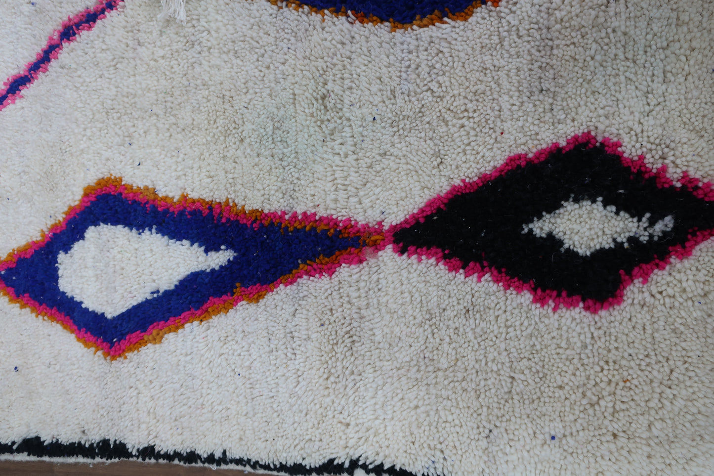 Moroccan Berber Azilal Rug "Auzia" - 8.75 FT x 5.18 FT ( 267 CM x 158 CM ) - MarrakeshLoom