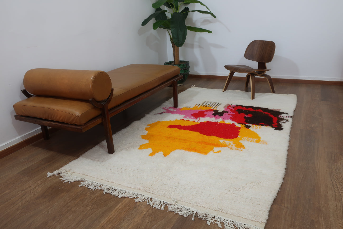 Handmade contemporary Moroccan Berber Azilal Rug "Iza" - 8.53 FT x 4.92 FT ( 260 CM x 150 CM ) Authentic handwoven carpet - MarrakeshLoom