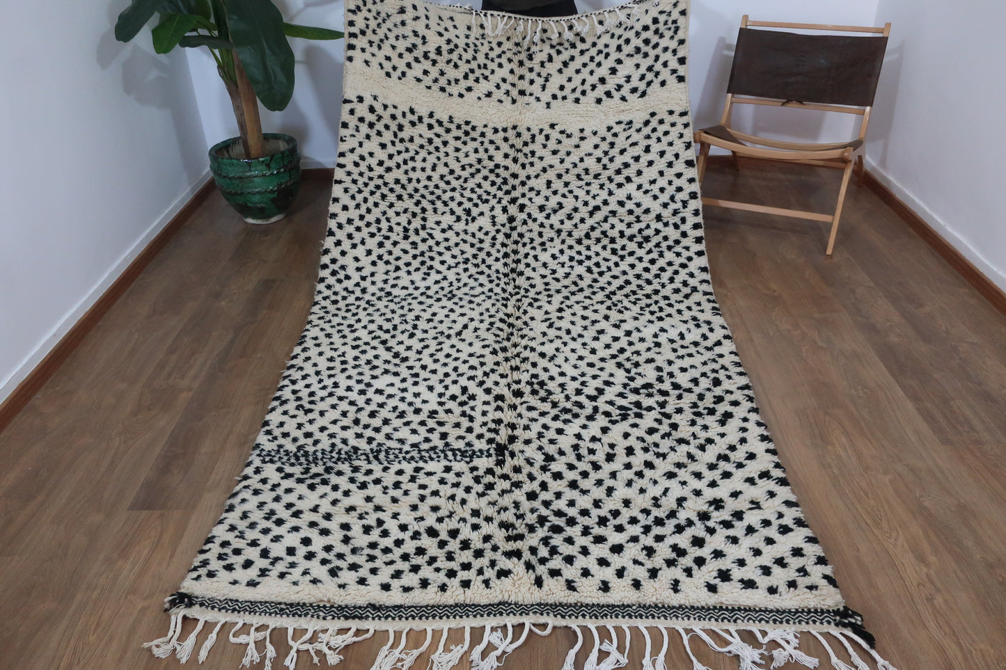 Handmade Moroccan Berber Azilal White Wool & Black Dots Rug - 9.17 FT x 5.18 FT ( 296 Cm x 158 Cm ) Authentic handwoven carpet - MarrakeshLoom