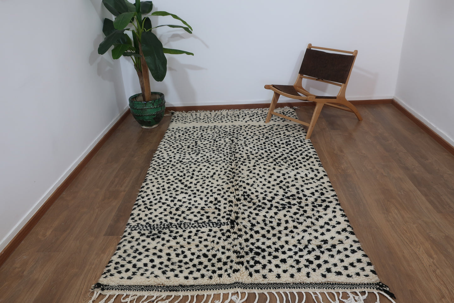 Handmade Moroccan Berber Azilal White Wool & Black Dots Rug - 9.17 FT x 5.18 FT ( 296 Cm x 158 Cm ) Authentic handwoven carpet - MarrakeshLoom