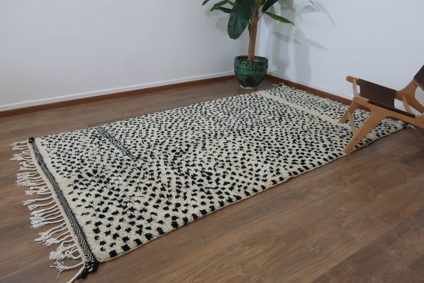 Handmade Moroccan Berber Azilal White Wool & Black Dots Rug - 9.17 FT x 5.18 FT ( 296 Cm x 158 Cm ) Authentic handwoven carpet - MarrakeshLoom
