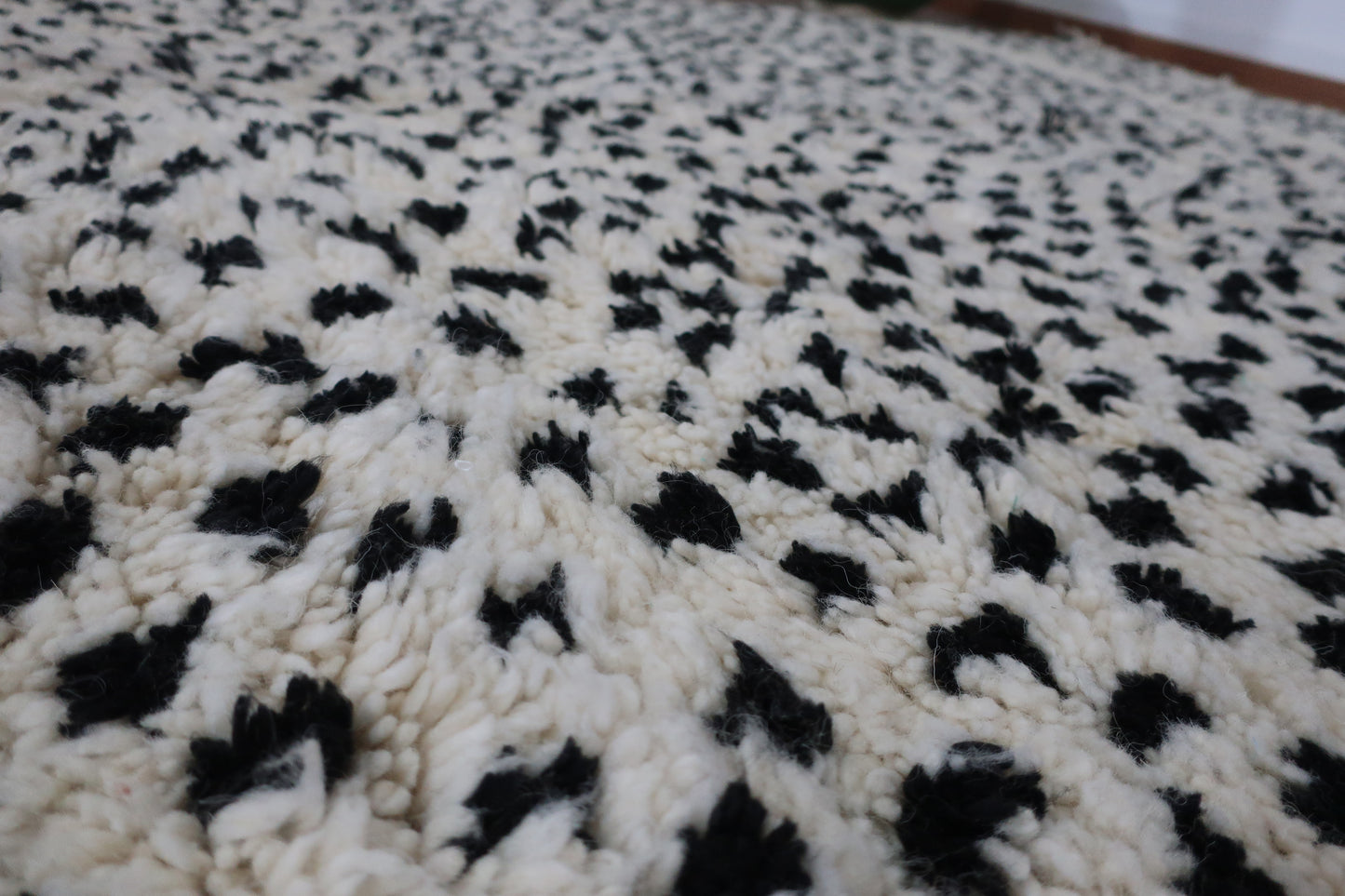 Handmade Moroccan Berber Azilal White Wool & Black Dots Rug - 9.17 FT x 5.18 FT ( 296 Cm x 158 Cm ) Authentic handwoven carpet - MarrakeshLoom
