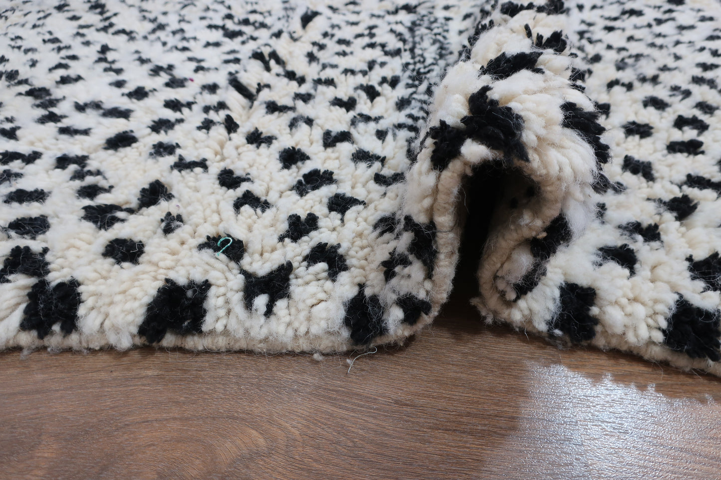 Handmade Moroccan Berber Azilal White Wool & Black Dots Rug - 9.17 FT x 5.18 FT ( 296 Cm x 158 Cm ) Authentic handwoven carpet - MarrakeshLoom