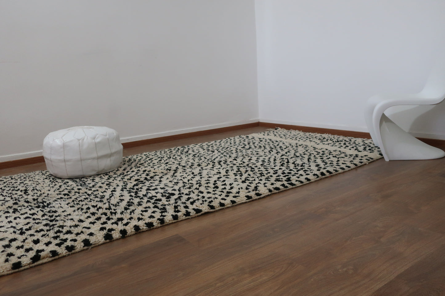 Handmade Moroccan Berber Azilal White Wool & Black Dots Rug - 9.17 FT x 5.18 FT ( 296 Cm x 158 Cm ) Authentic handwoven carpet - MarrakeshLoom