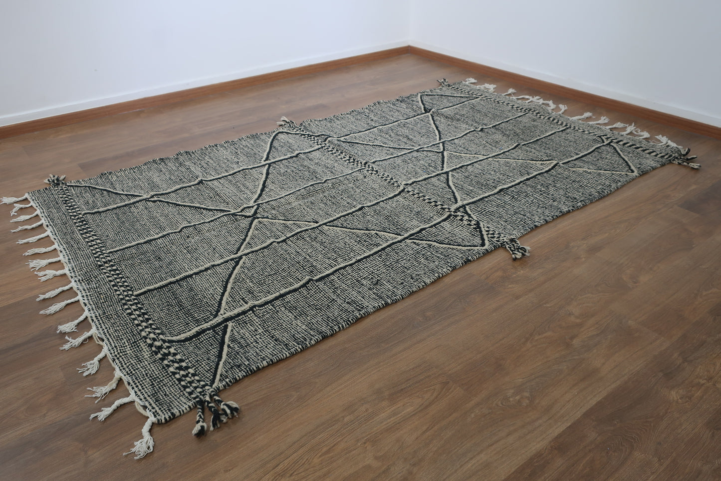 Moroccan Zanafi Kilim Rug "Zoubaida", 8.36 x 4.92 FT ( 255 x 150 CM) - MarrakeshLoom