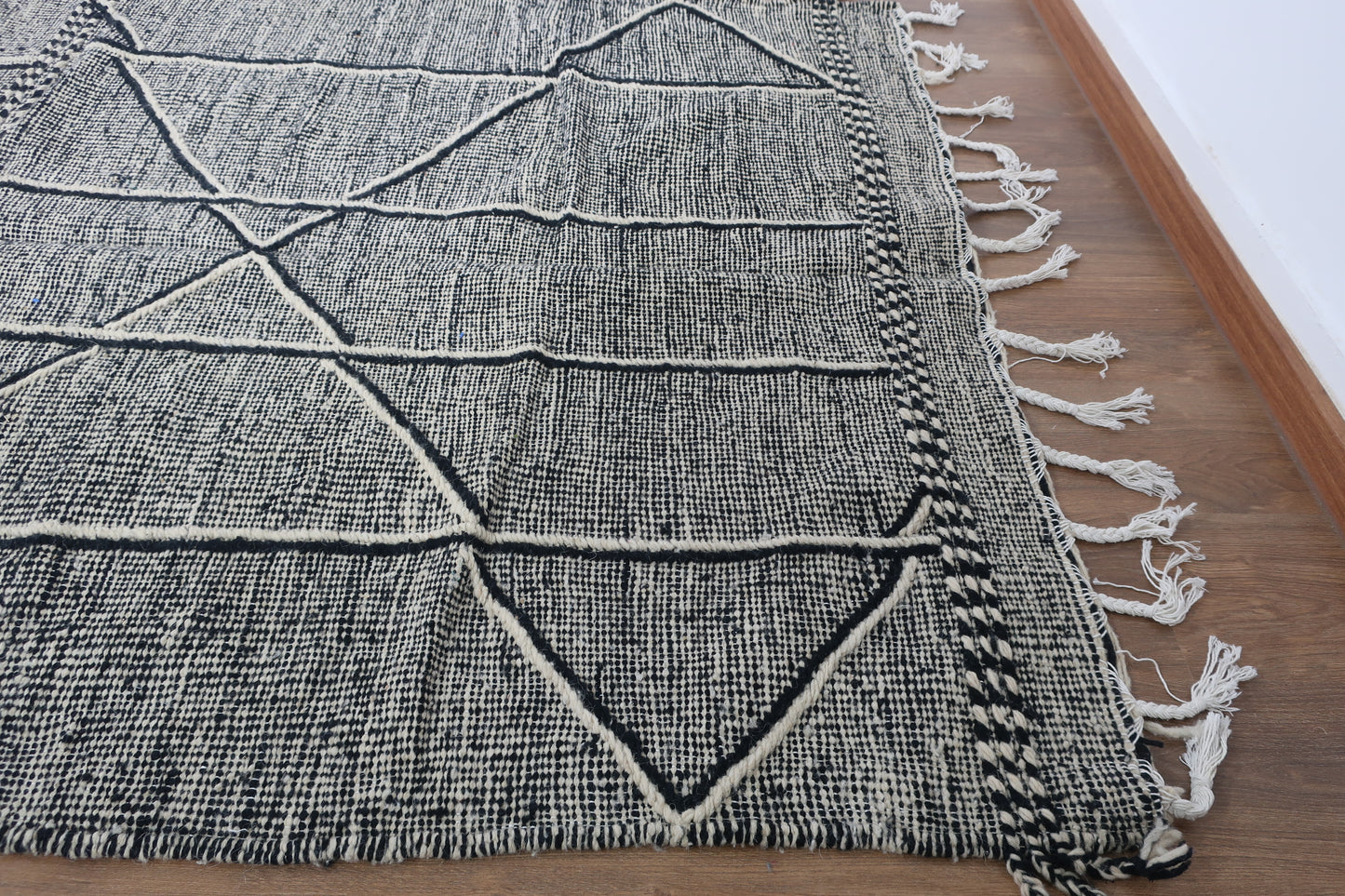 Moroccan Zanafi Kilim Rug "Zoubaida", 8.36 x 4.92 FT ( 255 x 150 CM) - MarrakeshLoom
