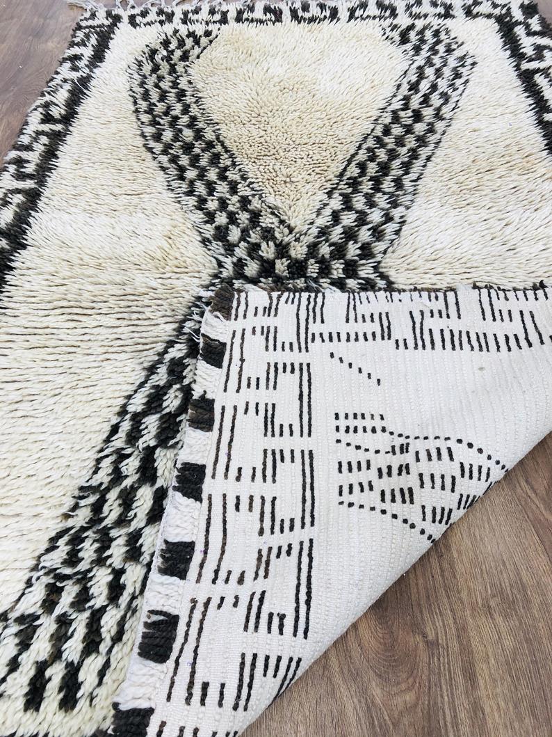 Moroccan Rug, Small Beni Ourain rug, 5.31 x 3.37 FT ( 162 x 103 Cm ), Vintage Handwoven Moroccan rug, Authentic Beni Ouarain Shaggy Carpet, Black Friday - MarrakeshLoom