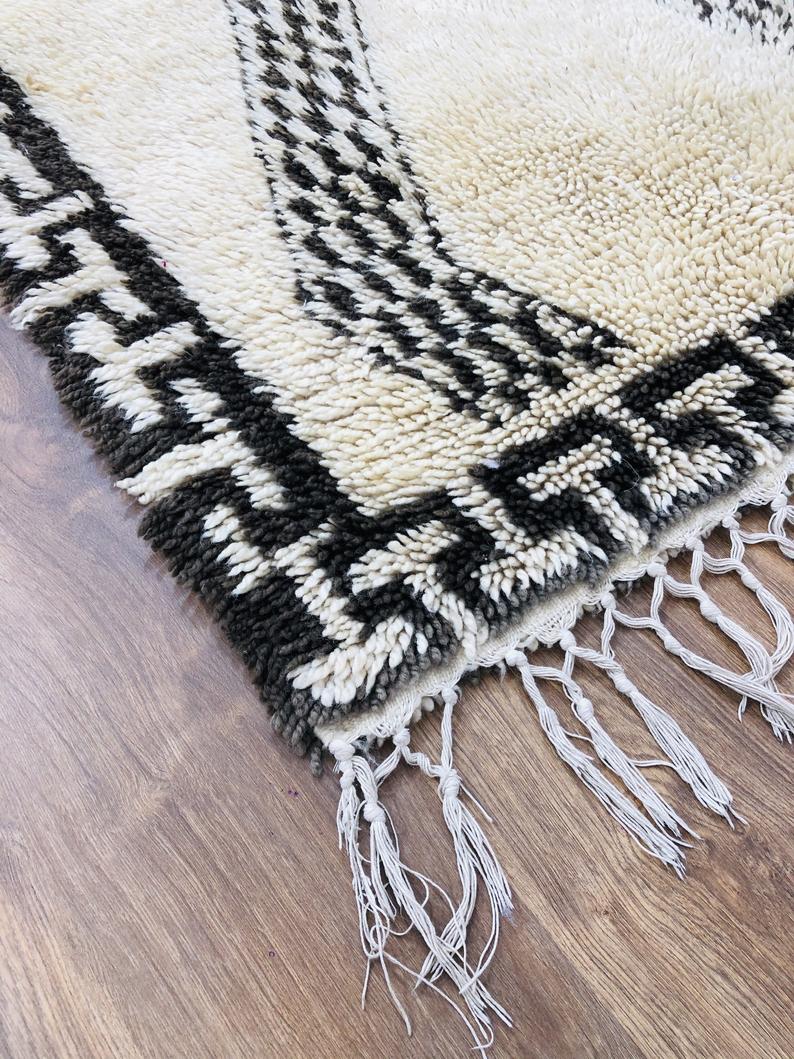 Moroccan Rug, Small Beni Ourain rug, 5.31 x 3.37 FT ( 162 x 103 Cm ), Vintage Handwoven Moroccan rug, Authentic Beni Ouarain Shaggy Carpet, Black Friday - MarrakeshLoom