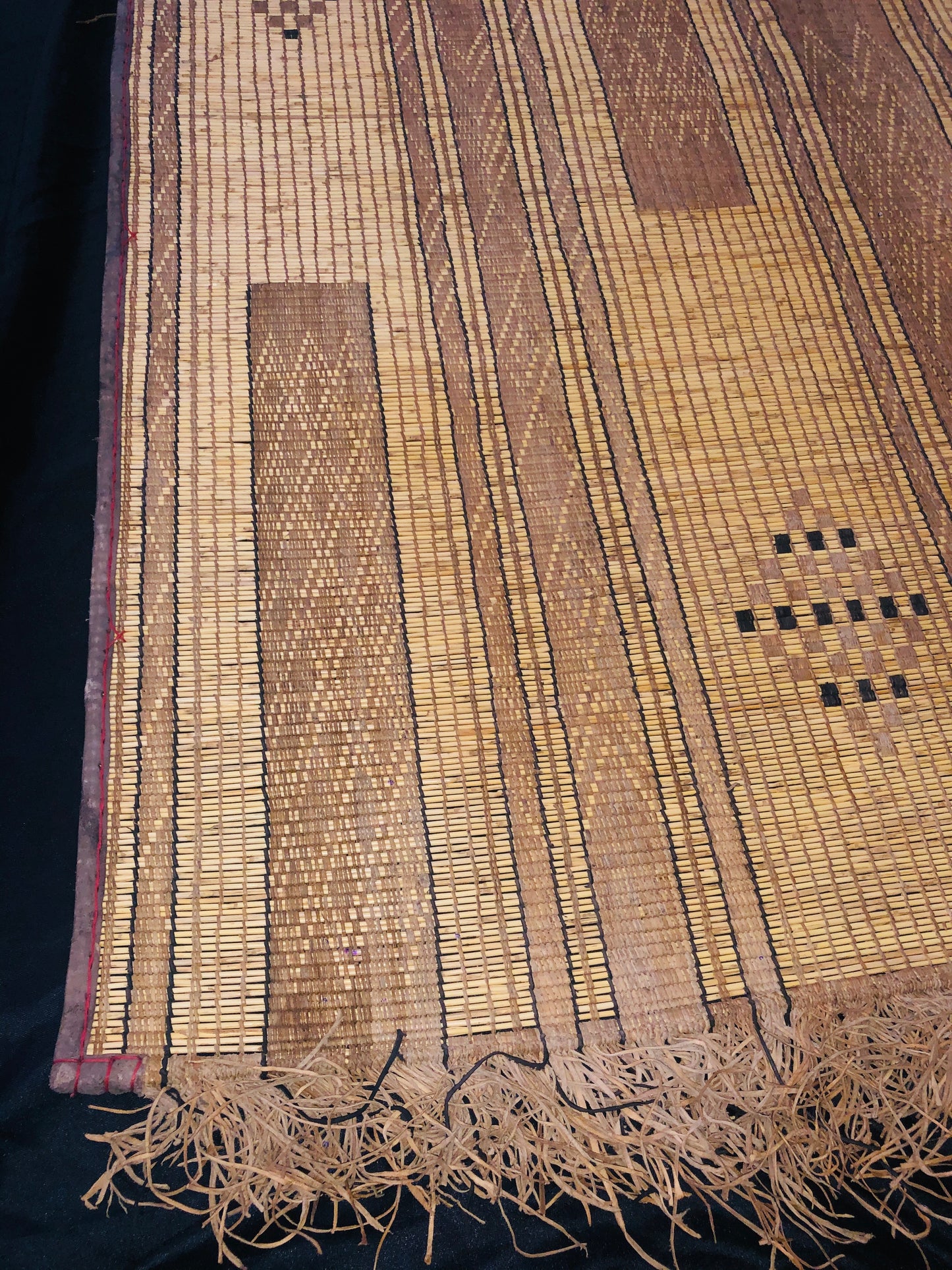 Vintage Handmade Tuareg Mat Area Rug - 5.31 FT × 3.77 FT ( 162 Cm × 115 Cm ) Authentic Ethnic Tribal Nomadic Sahara Desert Rug - MarrakeshLoom