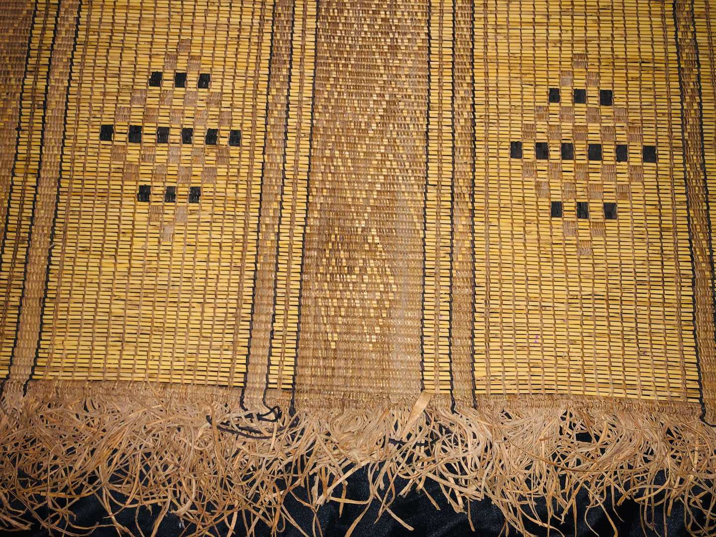 Vintage Handmade Tuareg Mat Area Rug - 5.31 FT × 3.77 FT ( 162 Cm × 115 Cm ) Authentic Ethnic Tribal Nomadic Sahara Desert Rug - MarrakeshLoom