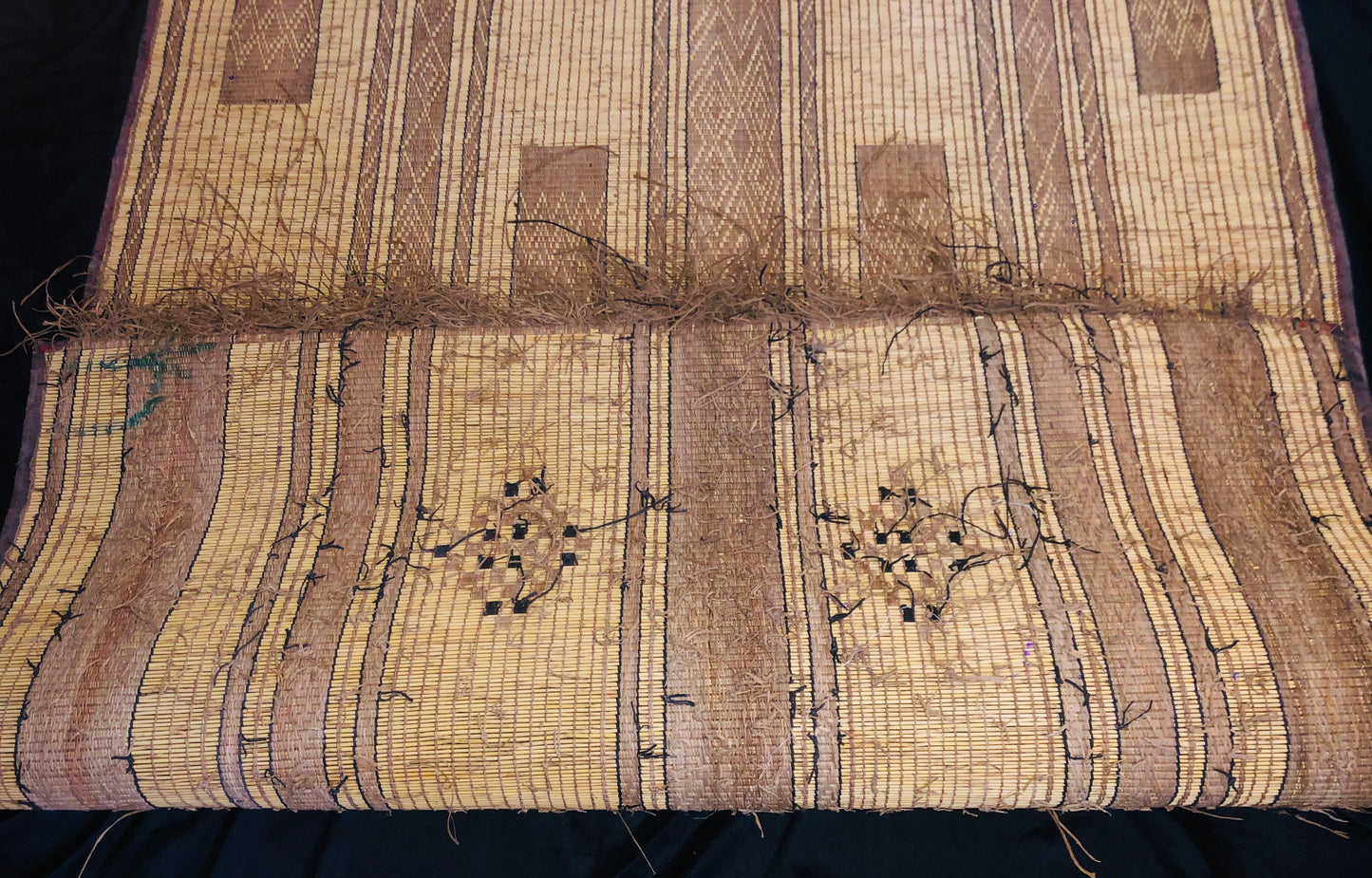 Vintage Handmade Tuareg Mat Area Rug - 5.31 FT × 3.77 FT ( 162 Cm × 115 Cm ) Authentic Ethnic Tribal Nomadic Sahara Desert Rug - MarrakeshLoom