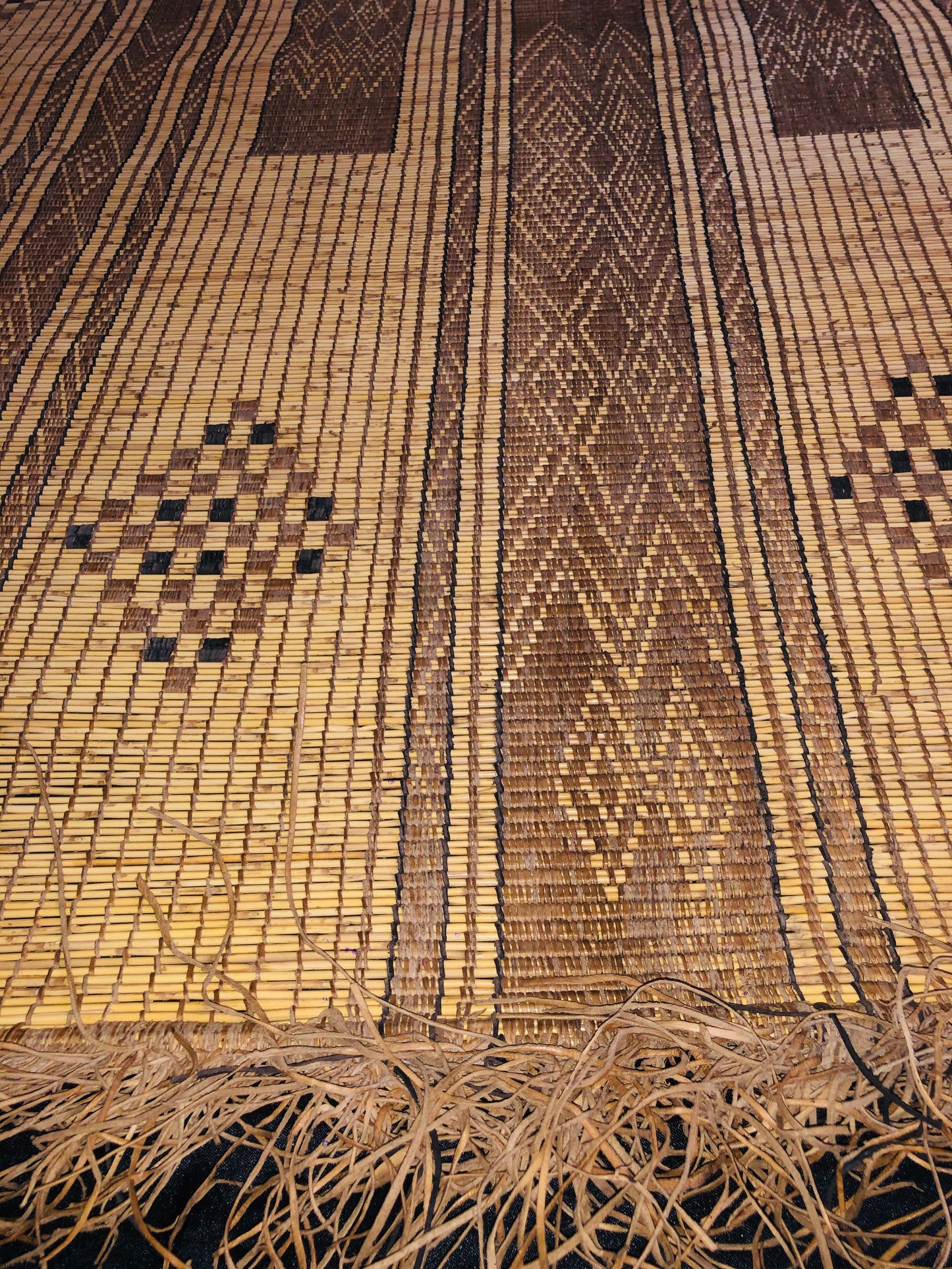 Vintage Handmade Tuareg Mat Area Rug - 5.31 FT × 3.77 FT ( 162 Cm × 115 Cm ) Authentic Ethnic Tribal Nomadic Sahara Desert Rug - MarrakeshLoom