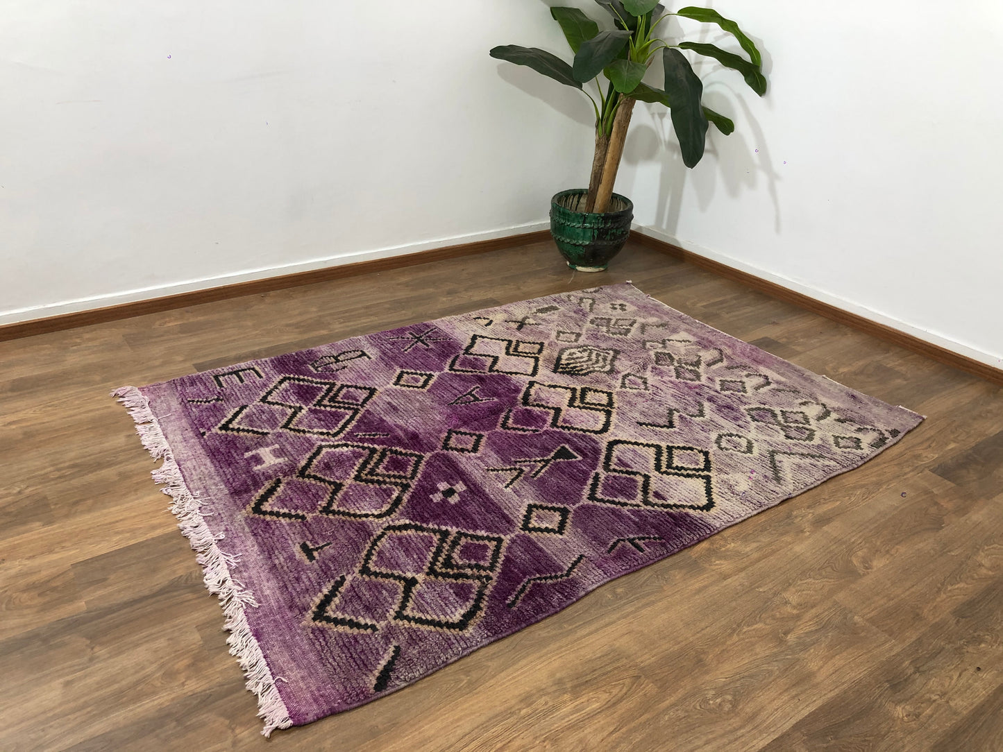 Vintage Moroccan Berber Boujad wool Rug - 7.87 FT× 5.41 FT ( 240 CM ×165 CM ) , Authentic handwoven carpet - MarrakeshLoom