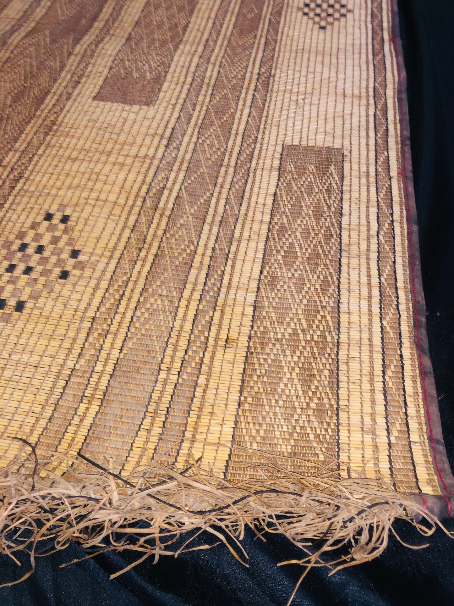 Vintage Handmade Tuareg Mat Area Rug - 5.31 FT × 3.77 FT ( 162 Cm × 115 Cm ) Authentic Ethnic Tribal Nomadic Sahara Desert Rug - MarrakeshLoom
