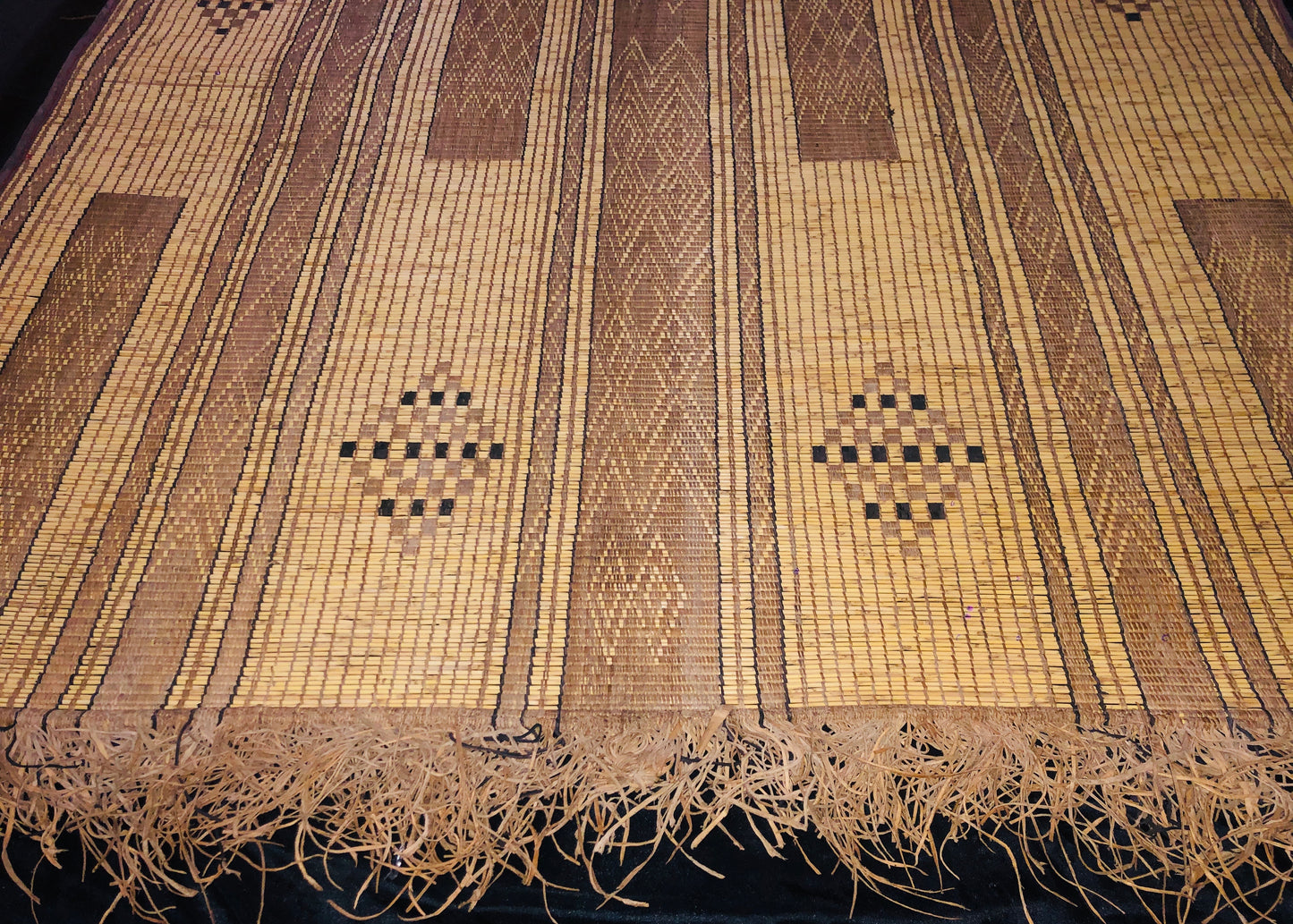 Vintage Handmade Tuareg Mat Area Rug - 5.31 FT × 3.77 FT ( 162 Cm × 115 Cm ) Authentic Ethnic Tribal Nomadic Sahara Desert Rug - MarrakeshLoom