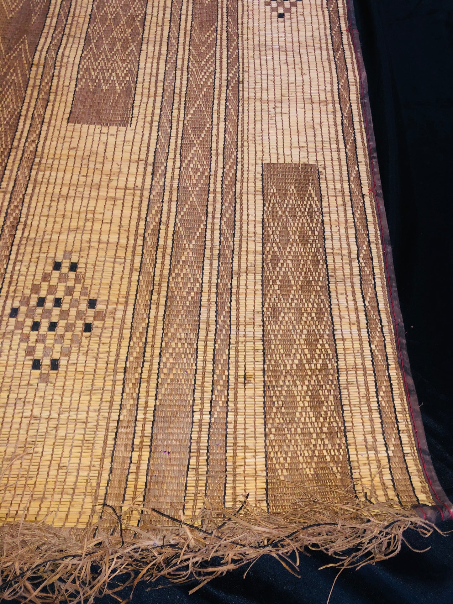 Vintage Handmade Tuareg Mat Area Rug - 5.31 FT × 3.77 FT ( 162 Cm × 115 Cm ) Authentic Ethnic Tribal Nomadic Sahara Desert Rug - MarrakeshLoom