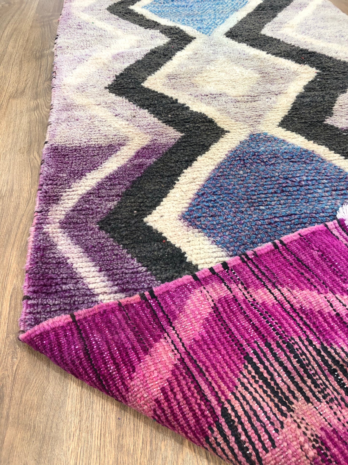 Vintage Moroccan Berber wool Runner - 8.62 FT × 2.95 FT ( 263 Cm × 90 Cm ) - MarrakeshLoom