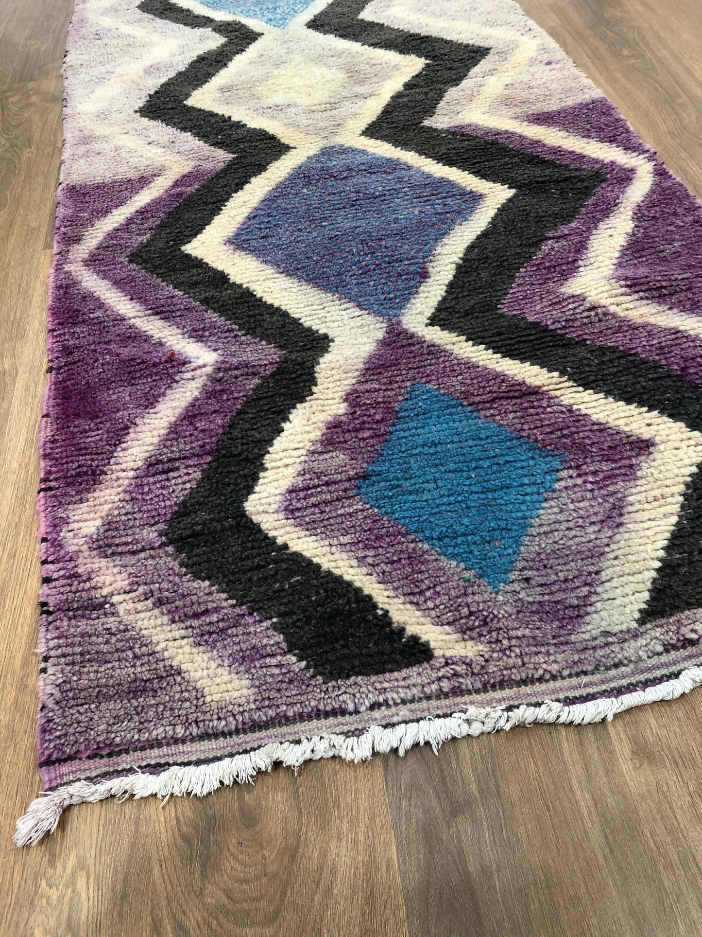 Vintage Moroccan Berber wool Runner - 8.62 FT × 2.95 FT ( 263 Cm × 90 Cm ) - MarrakeshLoom