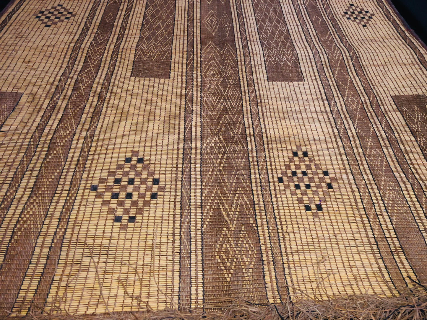 Vintage Handmade Tuareg Mat Area Rug - 5.31 FT × 3.77 FT ( 162 Cm × 115 Cm ) Authentic Ethnic Tribal Nomadic Sahara Desert Rug - MarrakeshLoom
