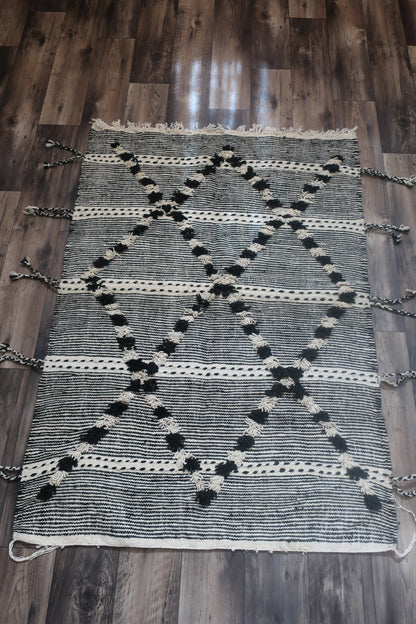 Moroccan Zanafi Kilim Rug "Zelda", 4.79 x 3.31 FT ( 146  x 101 CM) - MarrakeshLoom