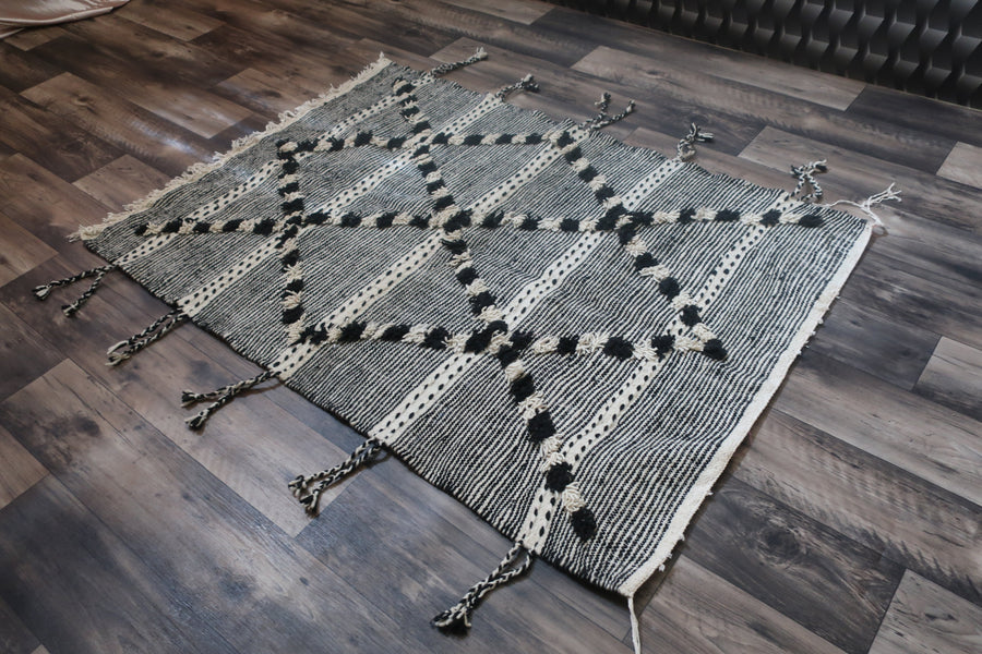 Moroccan Zanafi Kilim Rug "Zelda", 4.79 x 3.31 FT ( 146  x 101 CM) - MarrakeshLoom