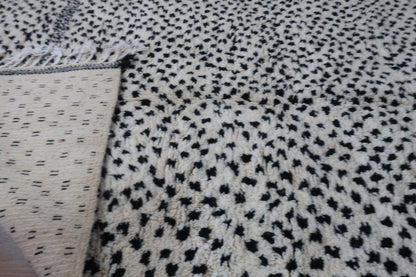 Handmade Moroccan Berber Azilal White Wool & Black Dots Rug - 9.17 FT x 5.18 FT ( 296 Cm x 158 Cm ) Authentic handwoven carpet - MarrakeshLoom