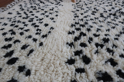 Handmade Moroccan Berber Azilal White Wool & Black Dots Rug - 9.17 FT x 5.18 FT ( 296 Cm x 158 Cm ) Authentic handwoven carpet - MarrakeshLoom