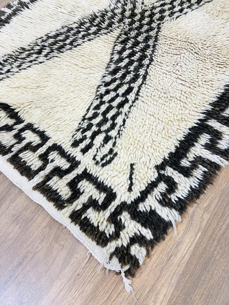 Moroccan Rug, Small Beni Ourain rug, 5.31 x 3.37 FT ( 162 x 103 Cm ), Vintage Handwoven Moroccan rug, Authentic Beni Ouarain Shaggy Carpet, Black Friday - MarrakeshLoom