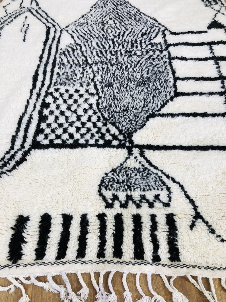 Beni Ourain rug 8.16x5.01 FT (249 x 153 Cm ) Handmade Moroccan rug, Berber Beni Ouarain Rug, Authentic handwoven carpet, Free Shipping - MarrakeshLoom